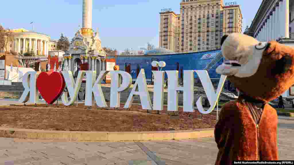 Від 1 листопада більшість громадських місць Києва (ТРЦ та непродовольчі магазини, кафе і ресторани, спортзали та басейни тощо) можуть працювати лише за умови, що всі їхні співробітники та всі клієнти можуть пред’явити наступні документи:..