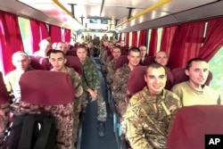 Російські строковики, захоплені в Курській області, повертаються до РФ в рамках обміну полоненими між Росією та Україною, 14 вересня 2024 року