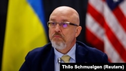 «Багато партнерів із «Рамштайну» кажуть, що «ми даємо ось це і це, але не треба про це робити допис». Я, виконуючи їхні побажання, не розповідаю. Ми після перемоги всіх похвалимо» - розповів Олексій Резніков 