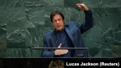 عمران خان د ملګرو ملتونو غونډې ته وینا کوي.