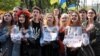 Під час мітингу біля Верховної Ради України. Цього дня депутати ухвалили закон про українську мову. Київ, 25 квітня 2019 року