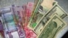 Türkmenistanda dollaryň 'gara bazar' nyrhlary on manatdan aşdy