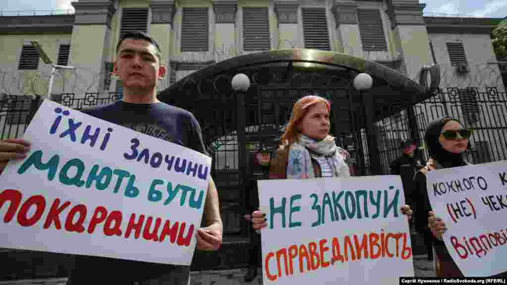 Акція під посольством Росії у Києві 