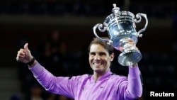 Рафаель Надаль святкує перемогу на відкритому чемпіонаті США, 8 вересня 2019 року
