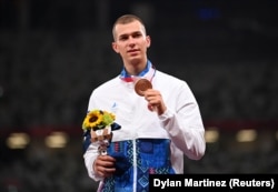 Максім Недасекаў з бронзавым мэдалём Алімпіяды-2020 у Токіо
