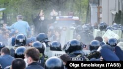 Протестите за забраните поради ковид-19 се шират низ целиот свет