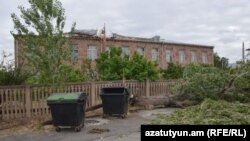 Ջրաշեն թաղամասի թիվ 107 միջնակարգ դպրոցի տանիքը պոկվել է, Երևան, 11-ը հուլիսի, 2016թ.