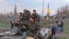 Украинские военные недалеко от Краматорска. 16 апреля 2014 года.