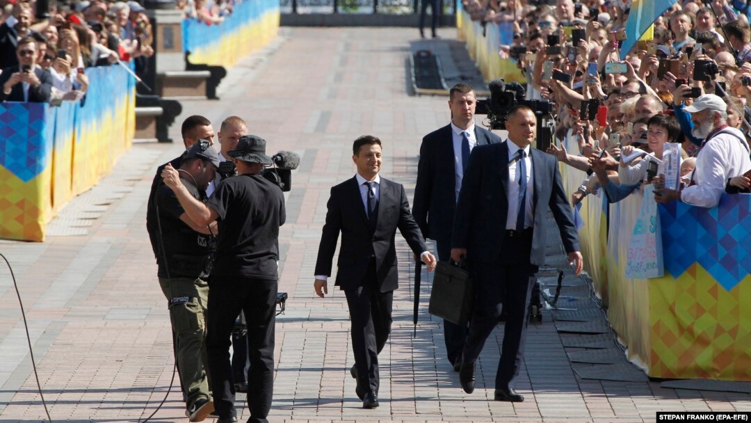Ukrajinski predsjednik Volodimir Zelenski na putu do parlamenta u Kijevu, gdje je 20.maja 2019. održana svečana inauguracija 