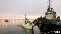 Захоплені Росією українські кораблі в окупованому Криму, фото 25 листопада 2018 року