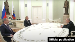 Премьер-министр Армении Никол Пашинян (слева), президент Азербайджана Ильхам Алиев и президент РФ Владимир Путин. Москва, 11 января 2021 г.