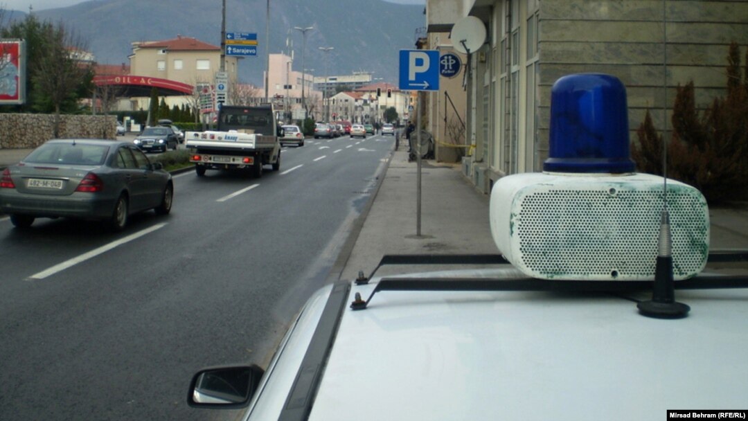Policija na mjestu gdje je pronađena lažna bomba, 22. januar 2013.