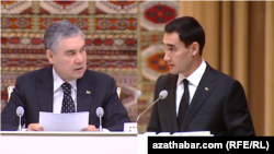 Gurbanguly Berdimuhamedow we onuň ogly Serdar