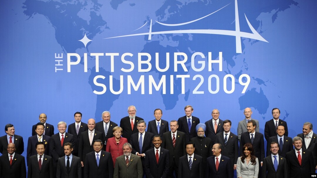 U.S. -- World leaders pose for the G20 Family Photo at the David L. Lawrence Convention Center in Pittsburgh, Pennsylvania, USA on the second day of the G20 Summit, 25Sep2009