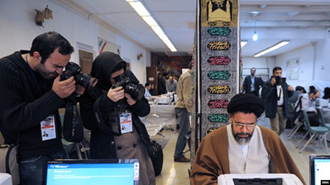 سید محمود علوی، نماینده پیشین ولی فقیه در ارتش در حال ثبت نام برای انتخابات مجلس نهم.