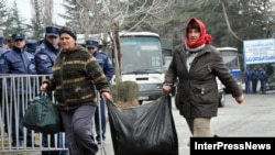 Не проходит и недели, чтобы грузинские СМИ не сообщали об акциях протеста, которыми сопровождается процесс выселения людей из Тбилиси в различные регионы Грузии