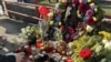 Građani pale svijeće i odaju poštu Frosini Kulakovoj koja je poginula u Skoplju, 31. januara 2025.