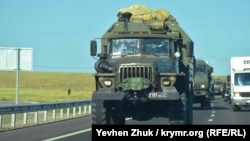 Колона російської військової техніки. Крим