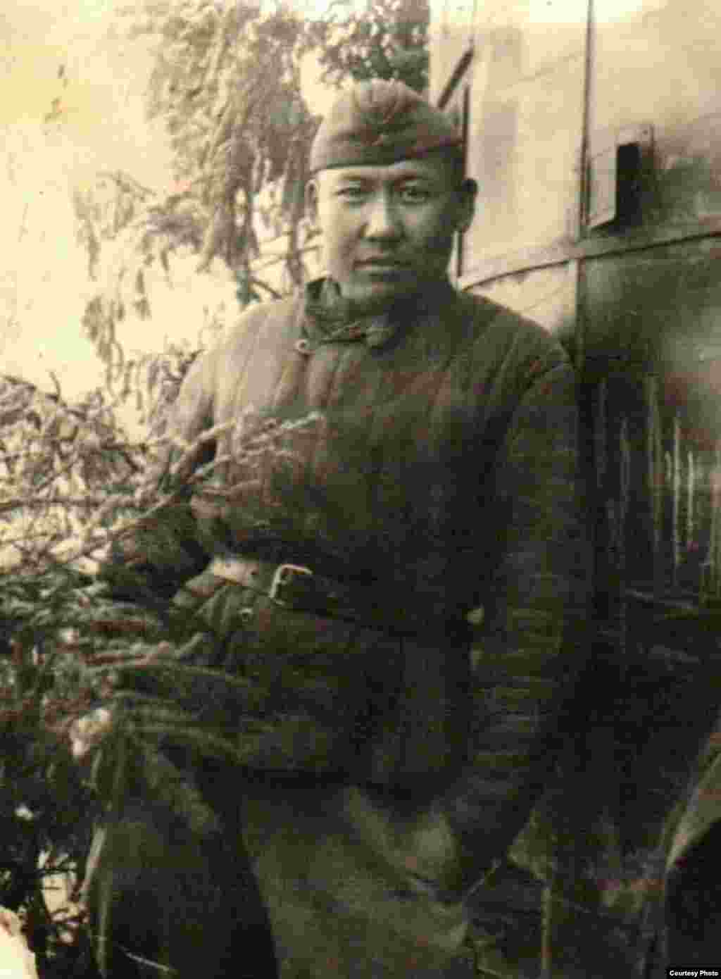  Маткерим Рахманбердиев 1943-жылы 5-апрелде Орел, 1943-жылы 25-сентябрда Смоленск (Орусия), 1944-жылы 24-июлда Витебск (Беларус), 1944-жылы 8-октябрда Шаулей (Литва) шаарларын, 1944-жылы 23-октябрда Чыгыш Пруссияны, 1945-жылы 9-апрелде Кёнигсберг калаасын бошоткондугу үчүн бир катар орден-медалдар менен сыйланган. Согуштан кийин да бир катар сыйлыктарды алган. Маселен, 1946-жылы 7-июлда Германияны бошоткондугу үчүн, 1985-жылы Улуу Ата Мекендик согуштун экинчи даражадагы орденин алган. Бардыгы болуп 14 орден-медал менен сыйланган экен. 