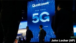 Вчені кажуть, що ідея зв’язку між COVID-19 і стандартом 5G є «повною нісенітницею» і біологічно неможливою, мовиться у статті «Бі-бі-сі». Тим не менш, люди продовжують поширювати інтернетом міфи про його небезпеку