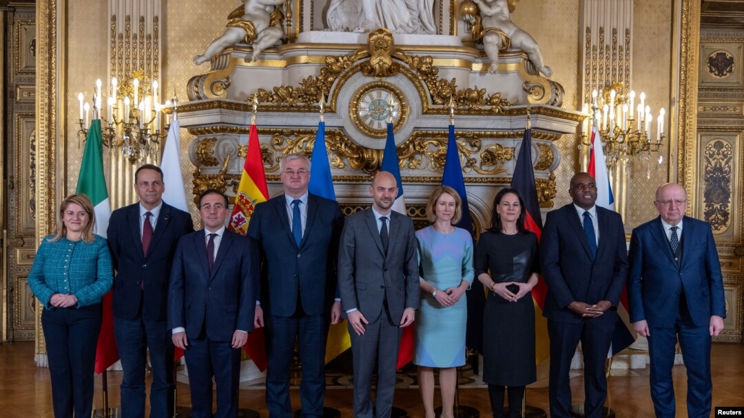 Zajednička fotografija ministara inostranih poslova Francuske, Britanije, Njemačke, Poljske, Italije, Španije i Evropske komisije u Parizu, Francuska, 12. februara 2025.